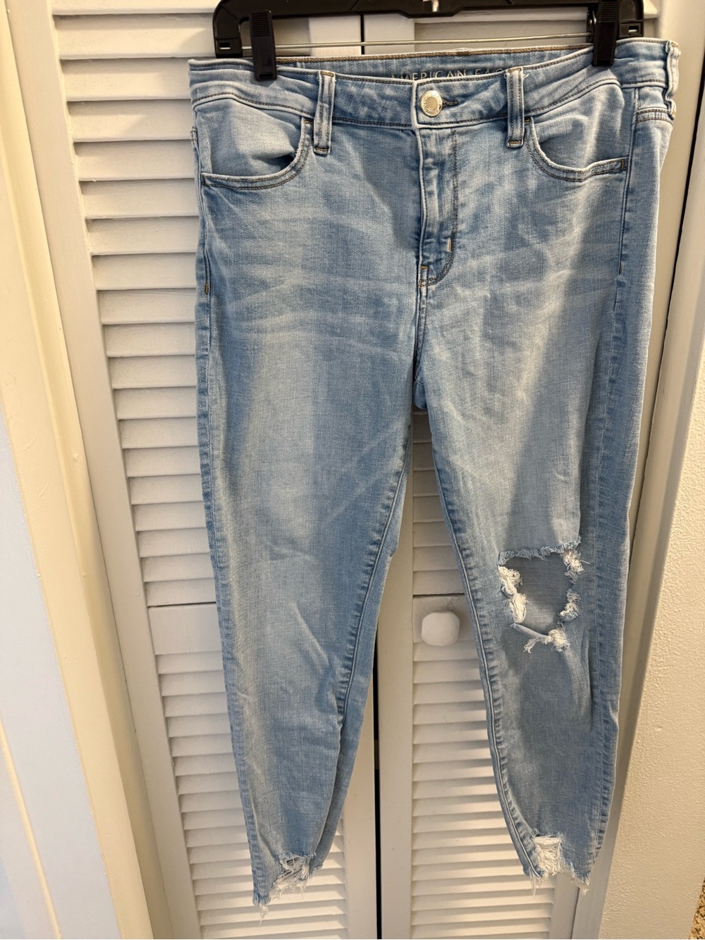 American Eagle Light Wash Distressed Jeans